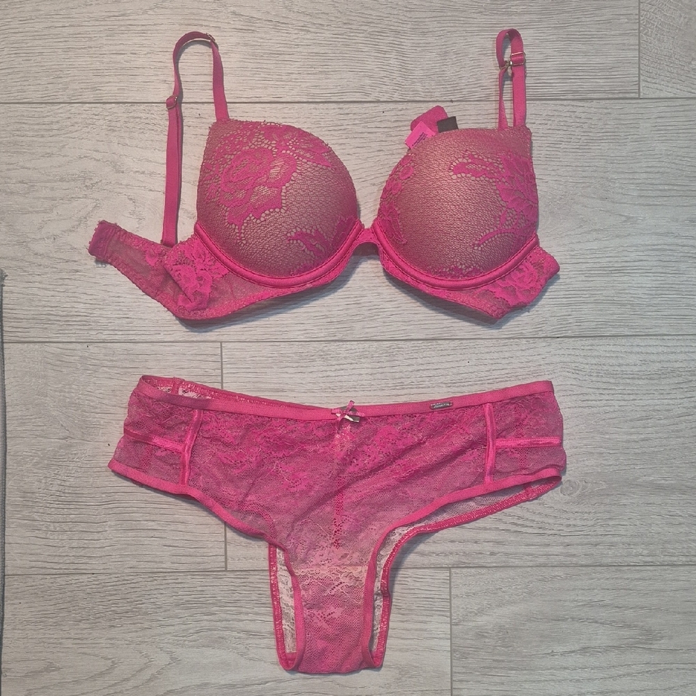 La Vie En Rose Pink Lace Bra Set
